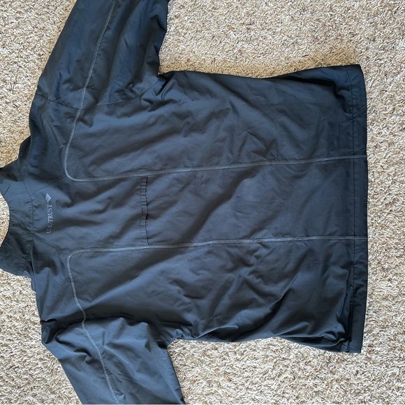 Nike Golf DriFit Quarter-zip Pullover. Black, water resistant material. - Picture 4 of 7